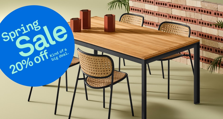Modern outdoor lounge chair and table set